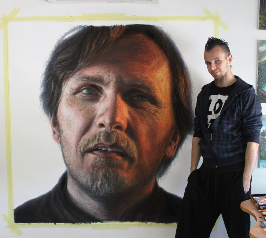 realisticke kreslene portrety farbičkami 